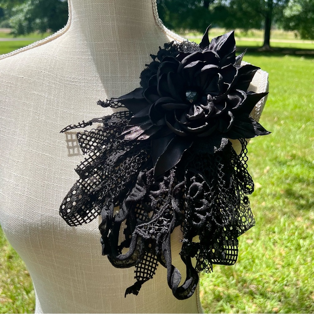 🛑SOLD🛑 Classy Black Scrappy Pin